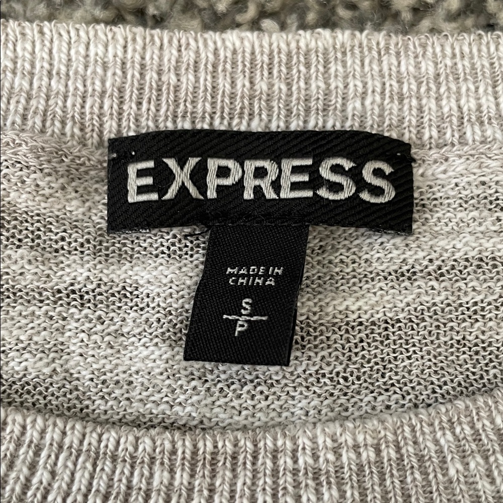 Express Ruffle Cold Shoulder Top - Picture 7 of 8